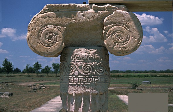 Abgüsse (Beton) einzelner Bauteile des ionischen Tempels von Metapont – Italien, 1997